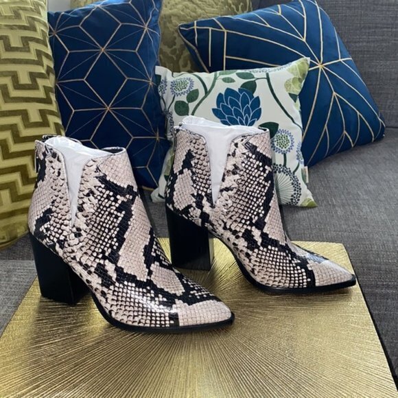 NEW Vince Camuto Genedy Pointed Toe Suede Boot OXFORD Womens Size 7 - Picture 2 of 7